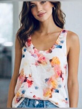 Dalia Collection White Watercolor Floral Scoop Neck Tank
